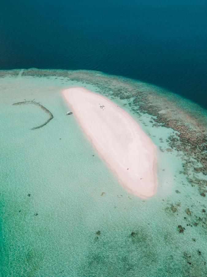 Sunrise By White Sand Dhigurah Dhigurah  Exterior photo