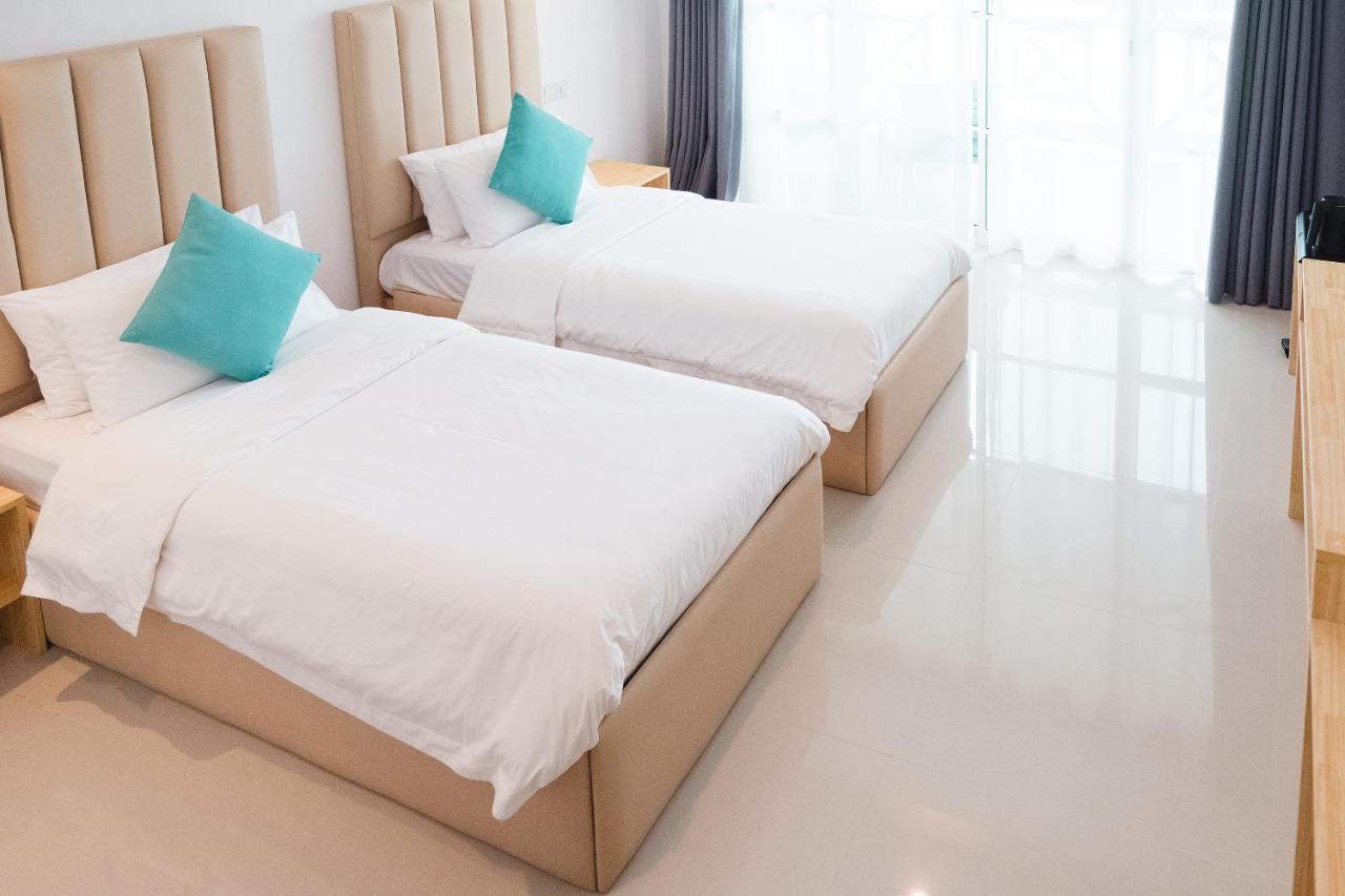 Sunrise By White Sand Dhigurah Dhigurah  Exterior photo