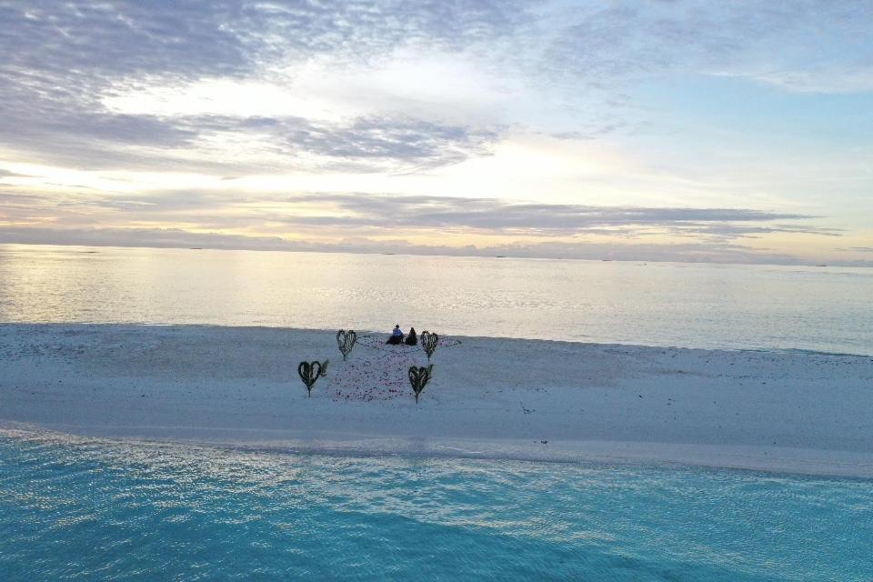 Sunrise By White Sand Dhigurah Dhigurah  Exterior photo