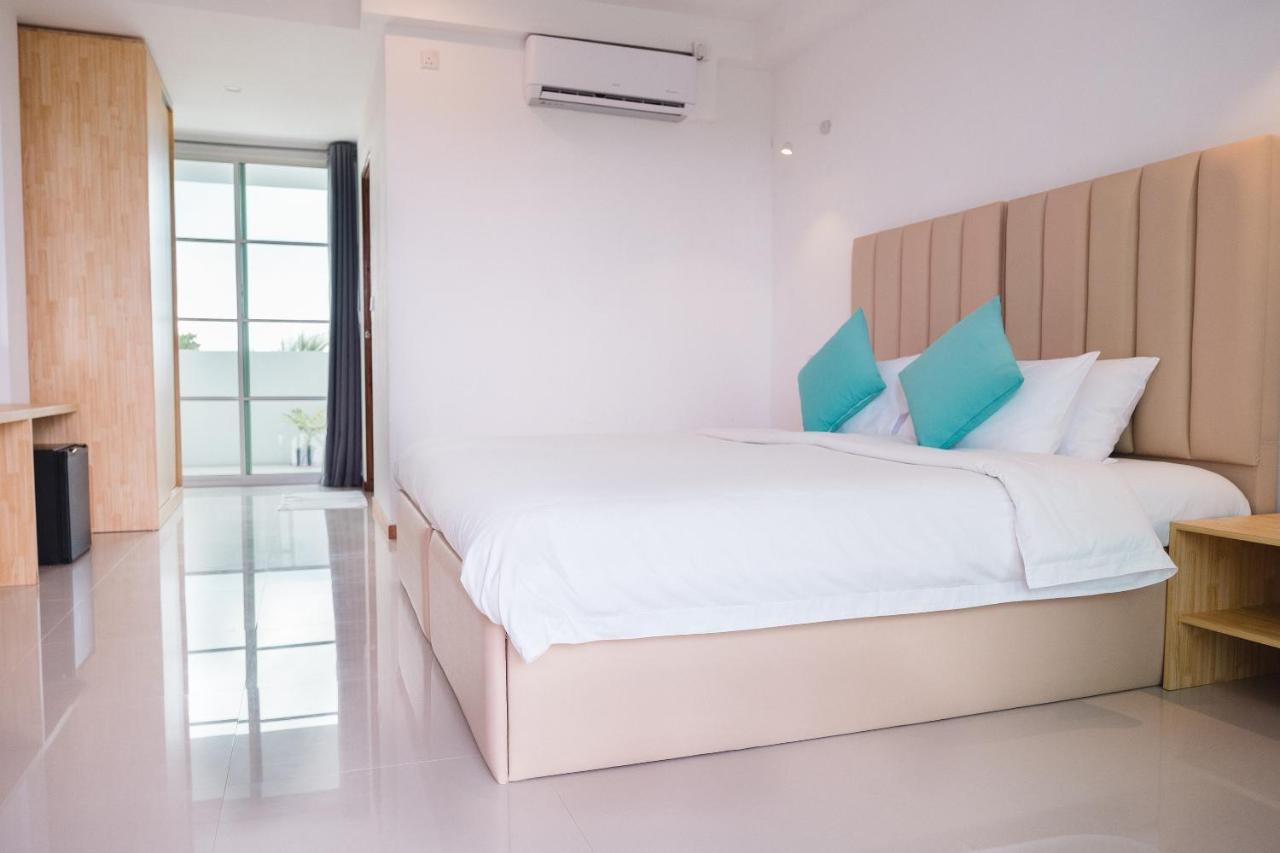 Sunrise By White Sand Dhigurah Dhigurah  Exterior photo