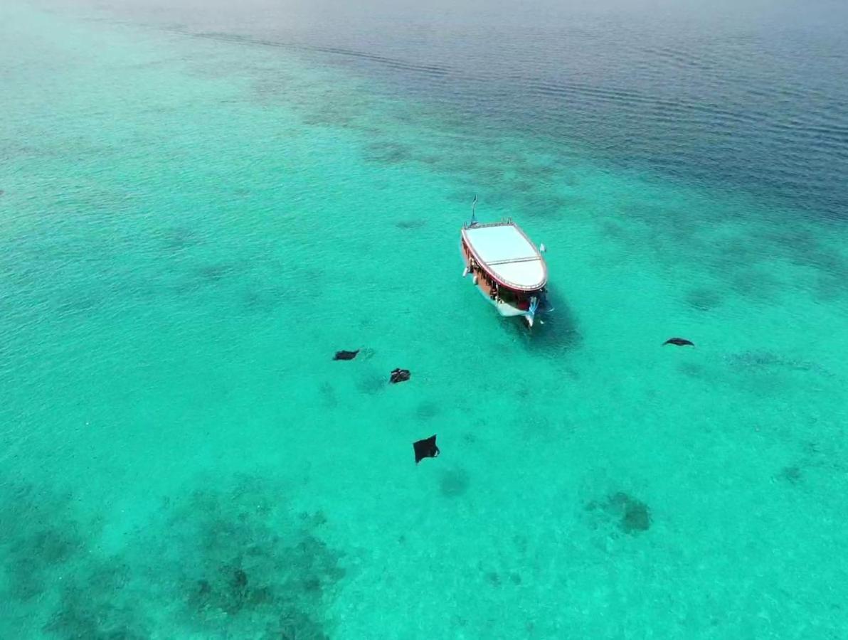 Sunrise By White Sand Dhigurah Dhigurah  Exterior photo